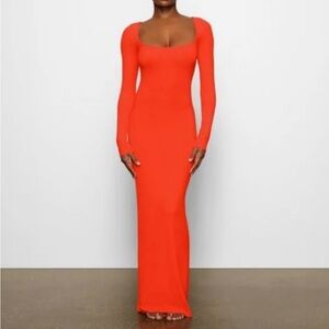 Skims Soft Lounge long sleeve dress size Small color fire🔥
